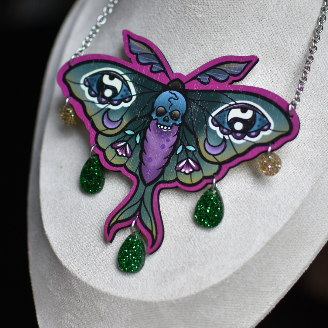 Moth kaulakoru