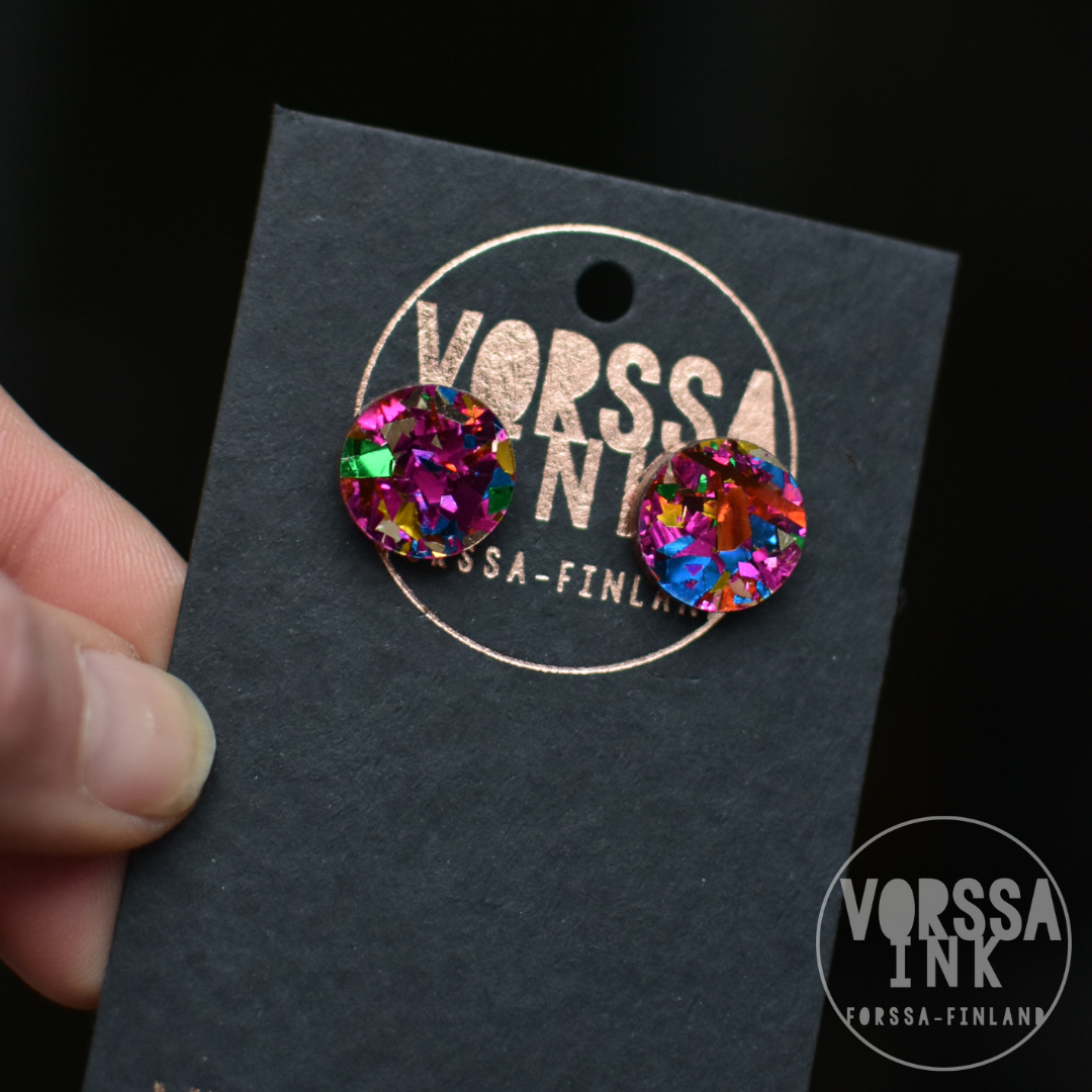 3-paria vapaavalintaisia nappikorviksia