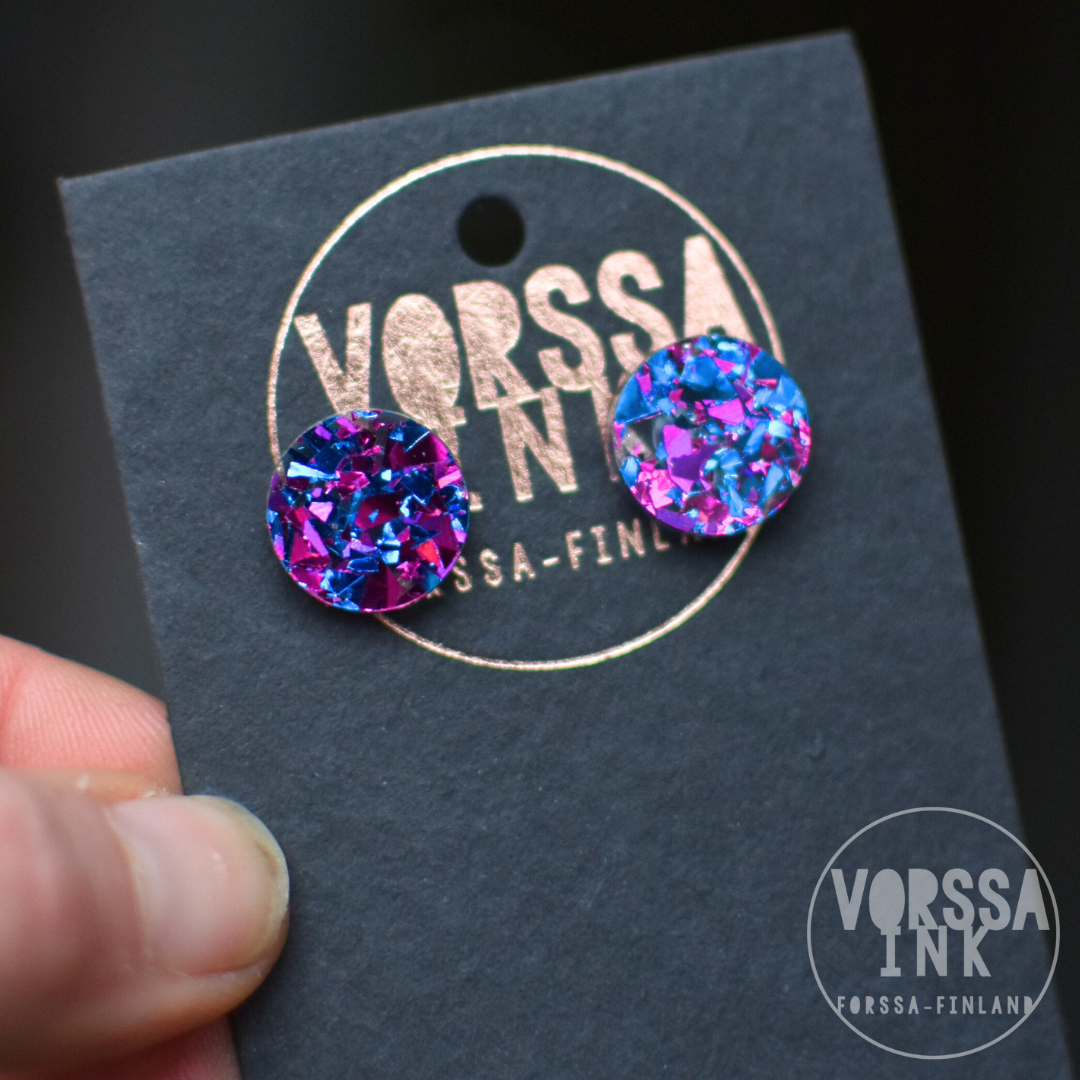 3-paria vapaavalintaisia nappikorviksia